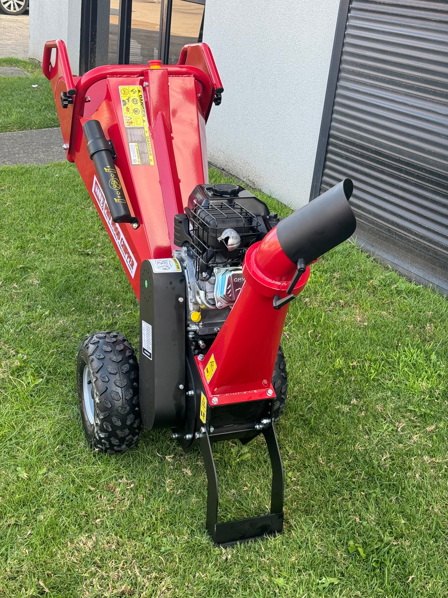 Marz Power GS650 Woodchipper with 4-inch capacity, 6.5hp engine, and self-feeding cutting action