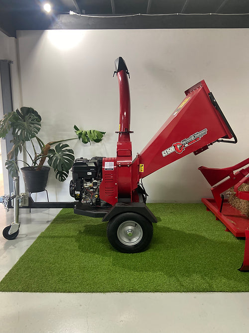 Marz Power DGS1500 Woodchipper, 13.5hp engine, with 360-degree rotating chute and trailer hitch.