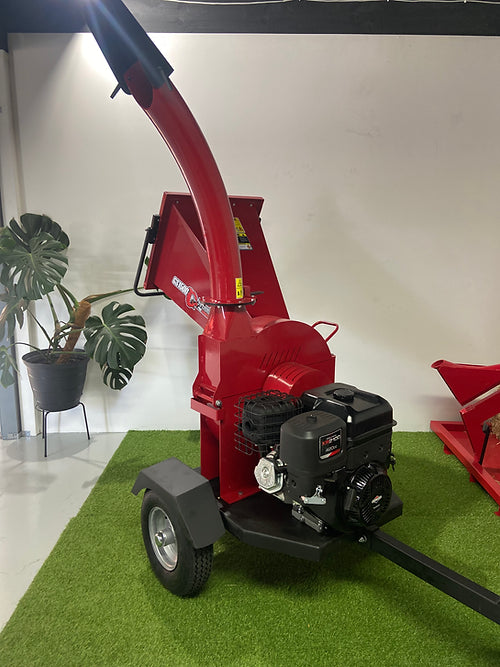 Marz Power DGS1500 Woodchipper, 13.5hp engine, with 360-degree rotating chute and trailer hitch.